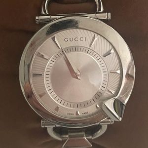 GUCCI Chiodo 122.5 Stainless Steel Watch